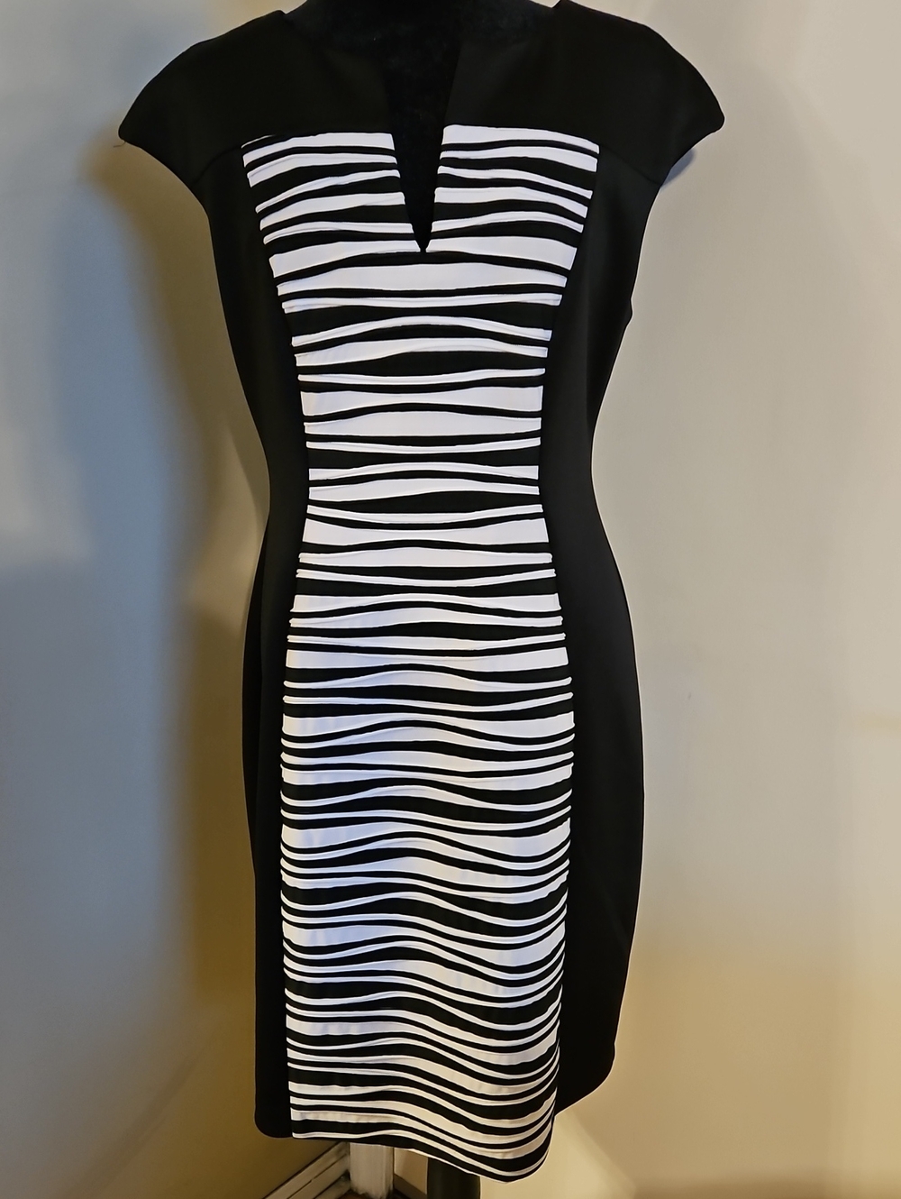 Connected Apparel Black White Ruched Colorblock Dress 10